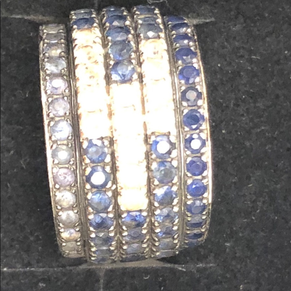 Levian ring